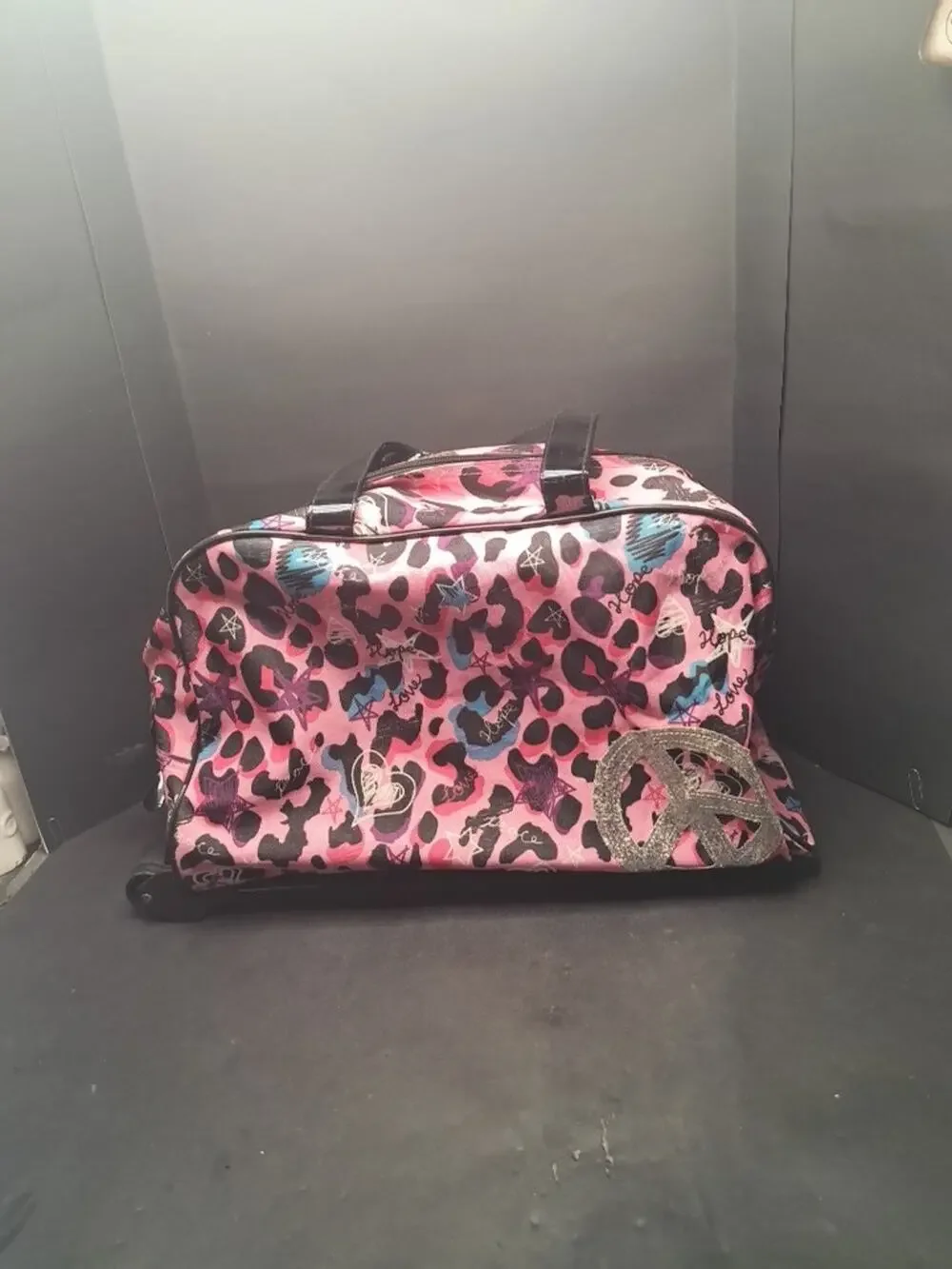 💯🔥 Rolling Carry On Duffel Bag Pink And Black Peace Love Hope Hearts Stars 💯